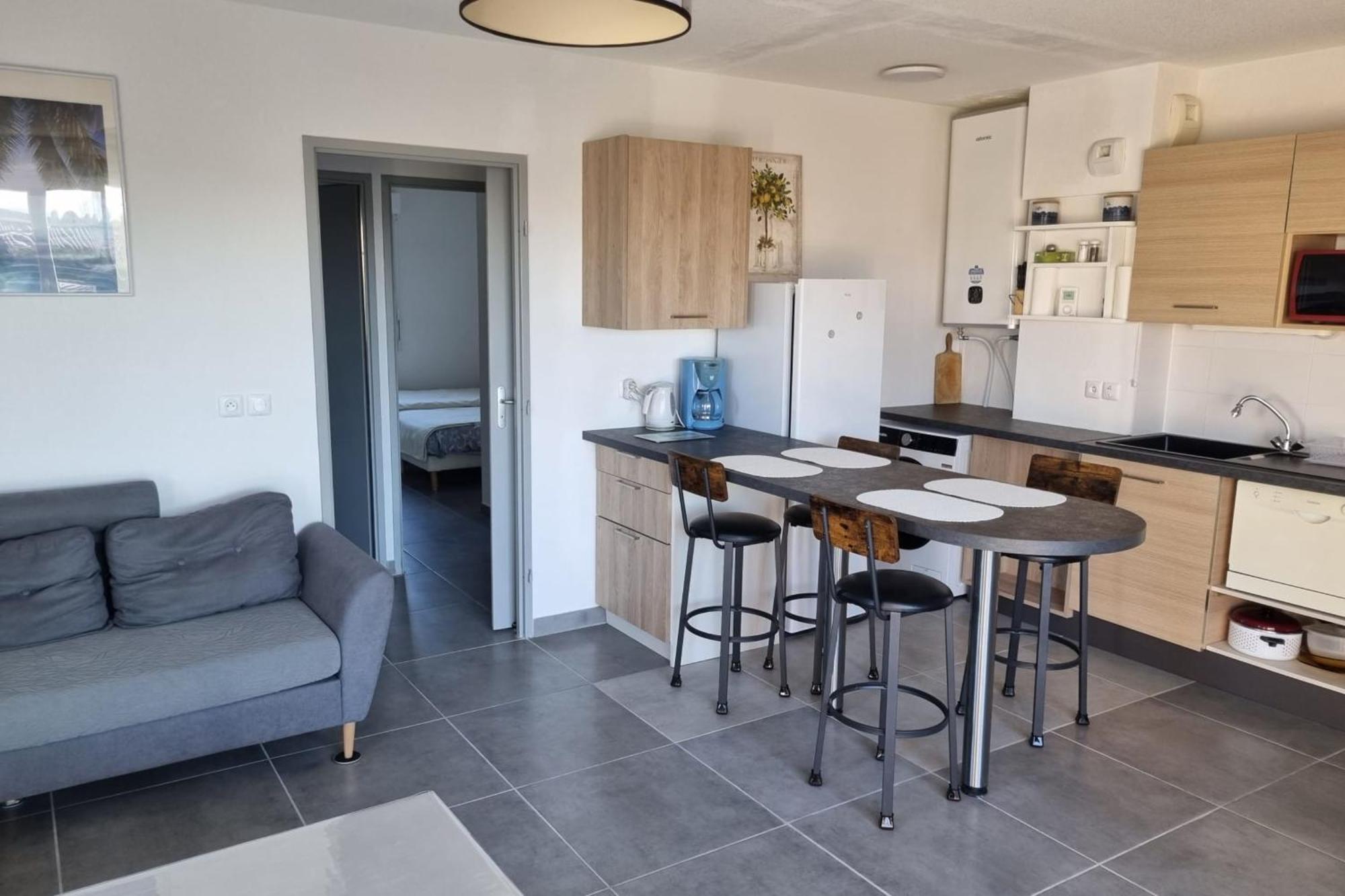2 Bedrooms 60m - 4 People - Apartment Marseillan (Herault)